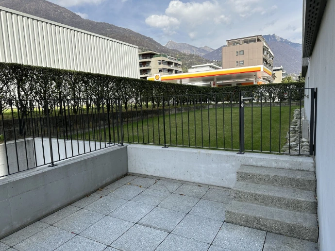Cancello e recinzione metallici su misura per un accesso residenziale – Giugni SA